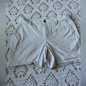 Womens Croft & Barrow Tan & White Pinstriped Mid Rise Chino Shorts 16 Inseam 6”
